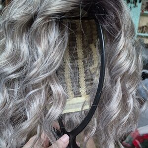 Light Ash Blonde Wavy Women's Wig - Unbranded